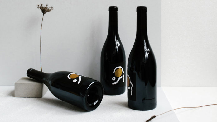 5-Reasons-Why-an-Engraved-Wine-Bottle-Makes-a-Great-Gift-on-toplineblog