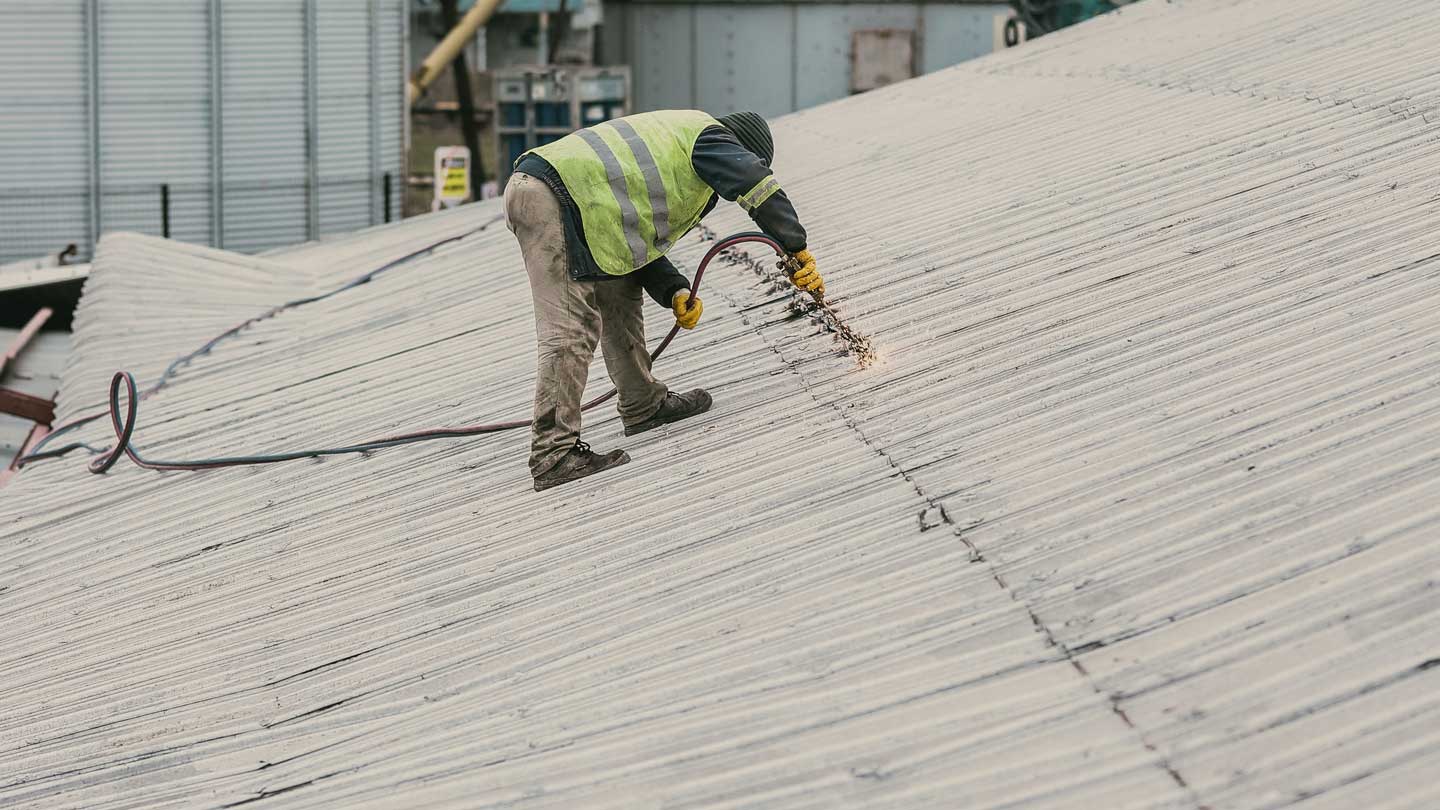 Roof-Repair-Or-Replacement-When-To-Make-The-Right-Call-on-toplineblog